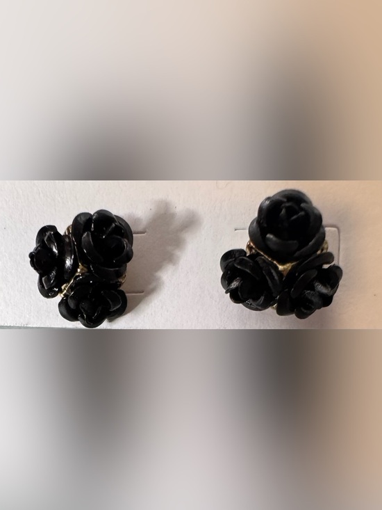 Jewelry - Black Rose Cluster Stud Earrings glass dome Women Jewelry